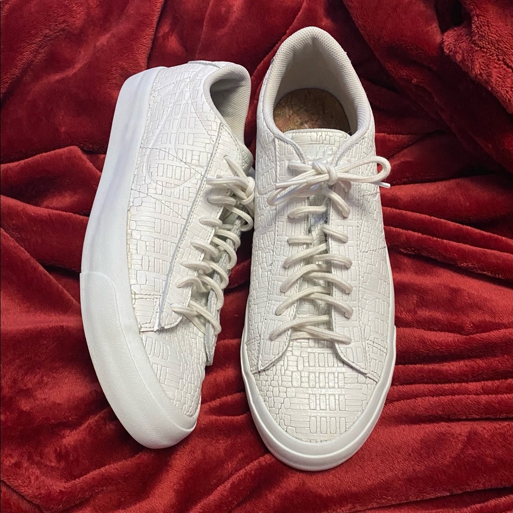 NIKE BLAZER STUDIO LOW